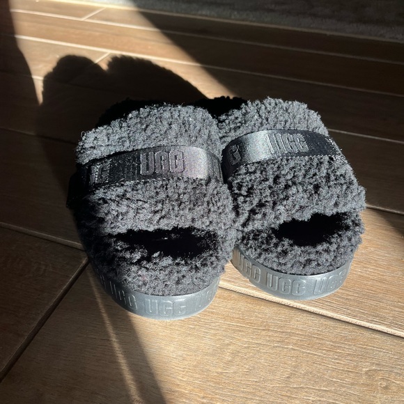 UGG Fluffita Black slides - Picture 2 of 6